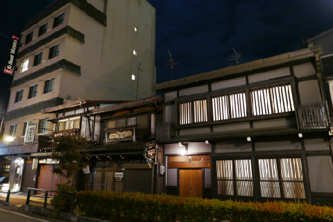 3 door away is K's House Takayama